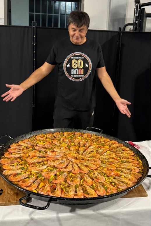 Un momento di festa con paella al Mirapadel